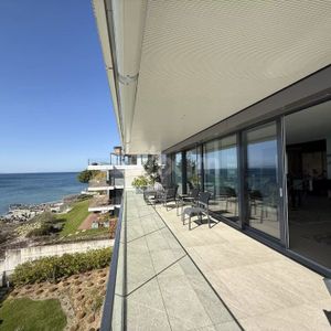 Lakeside Luxury Gem with Panoramic Views and Private Marina Access - Foto 2