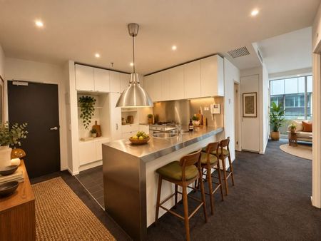 CITY LIVING AT ITS BEST - Photo 5