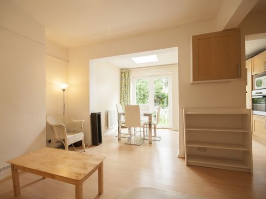 Crotch Crescent, Marston - Photo 1