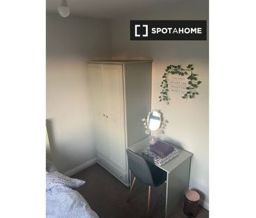 Light room in shared apartment in Artane, Dublin - Photo 1