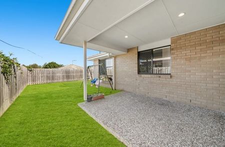 Modern Family Living in a Prime Pimpama Location - Spacious 4-Bedroom Home with All the Extras! - Photo 2