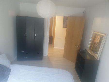 3 Bed Flat, Westway, W12 - Photo 3