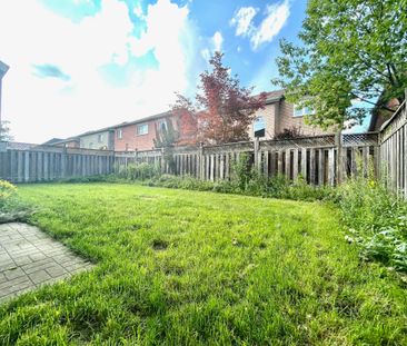 For Lease - 30 Chippingwood Manor, Aurora, Ontario - Photo 3
