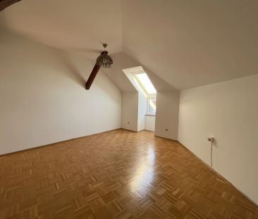 Sehr helle Dachgeschosswohnung in zentraler Lage – perfekt auch als... - Foto 4