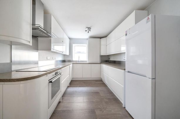 2 bedroom maisonette to rent - Photo 1