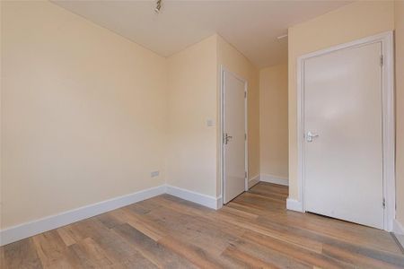 3 bedroom apartment to rent - Photo 2