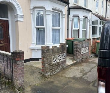 Room in a Shared House, Reginald Road, E7 - Photo 4