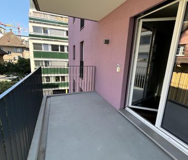 "Moderne 2.5-Zimmer-Wohnung mit Balkon in der Nähe vom Letzipark" - Photo 2