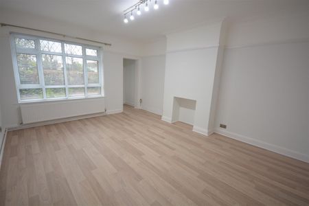 South Street, Epsom, Surrey, KT18 7QF - Photo 2