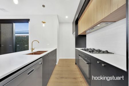 Modern 4-Bedroom Home in Peppercorn Estate! - Photo 3