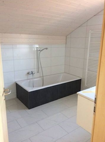 For rent – 3.5 room duplex apartment – 120 m² – Morens (FR) – Stunning view of the Alps - Photo 4