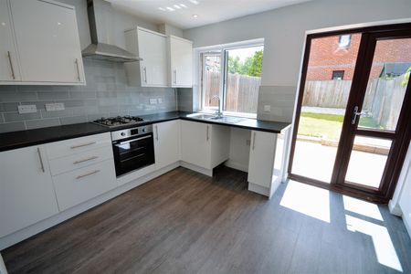Farriers Close, Epsom, London, KT17 1LS - Photo 4