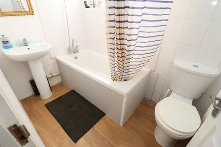 Room in a Shared House, Monega Road, E7 - Photo 3