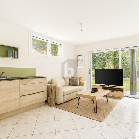 LUMINOUS, SPACIOUS AND SITUATED IN A QUIET AREA - Photo 3