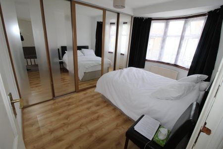 3 bedroom semi-detached house to rent - Photo 2