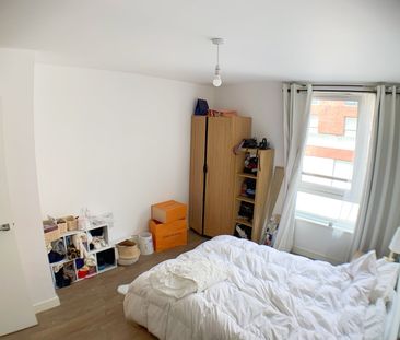 2 Bed Flat, Blondin Way, SE16 - Photo 3