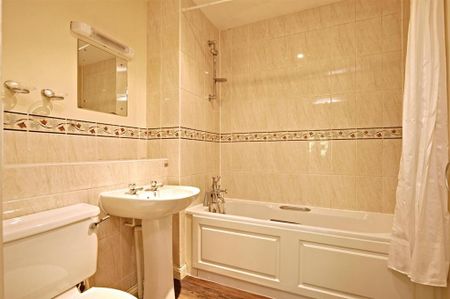 3 bedroom flat to rent - Photo 5