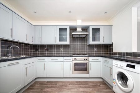 3 bedroom flat to rent - Photo 5