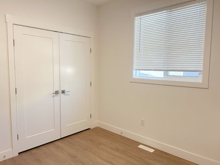 WHITTAKER 4 - A - 8144 - Photo 2