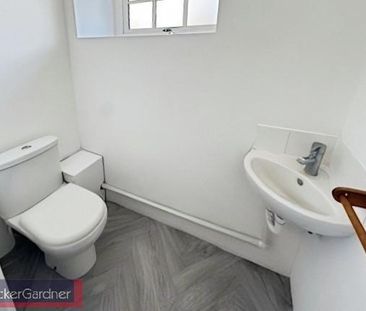 2 bedroom semi-detached house to rent - Photo 3
