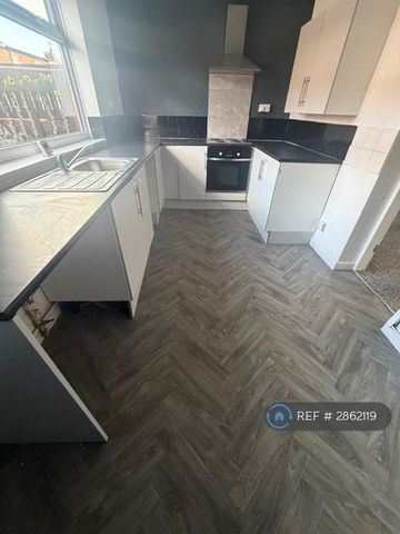 2 bedroom terraced house to rent - Photo 2