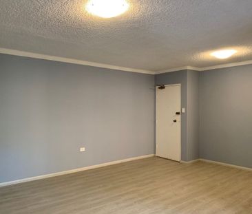 2 Bedroom Apartment in Prime Location! - Photo 3