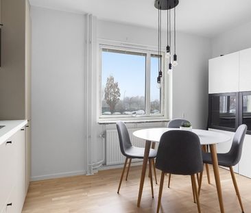 Hallasvängen 31D - Foto 1