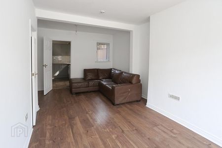 16 Empire Parade, BT126GN, Belfast - Photo 2