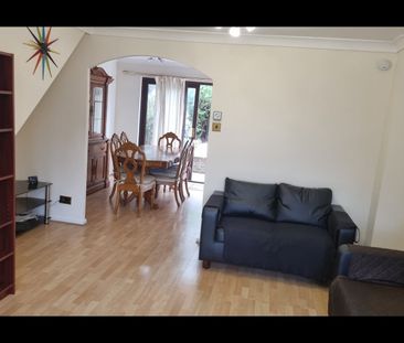 3 Bed Semi-Detached House, Gables Close, SE12 - Photo 2