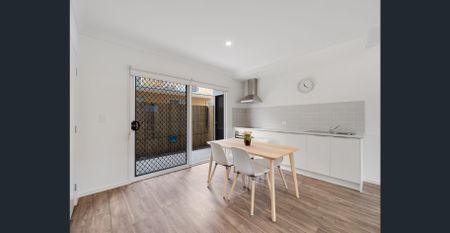 MODERN, FULLY FURNISHED, STUDIO APARTMENT - Photo 4