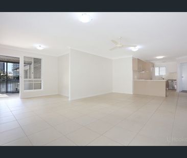 LOVELY 3 BEDROOM UNIT OVERLOOKING THE CANAL & CLOSE TO ALL AMENITIES - Photo 1