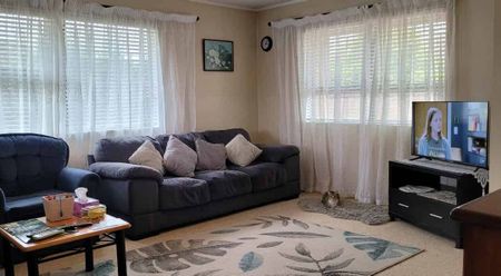 Beautiful tidy 2 bedroom home with large double bedrooms - Photo 5