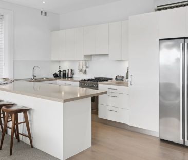 Rare semi-style apartment with private rooftop terrace & iconic Bri... - Photo 4