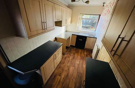 Rodway Close, Brierley Hill, DY5 2NB - Photo 5