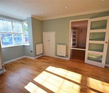 The Old Orchard, Farnham, Surrey, GU9 - Photo 4