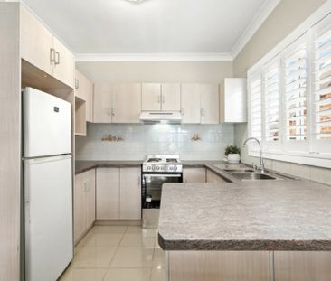 Spacious 1 Bedroom Flat - Great Location! - Photo 4