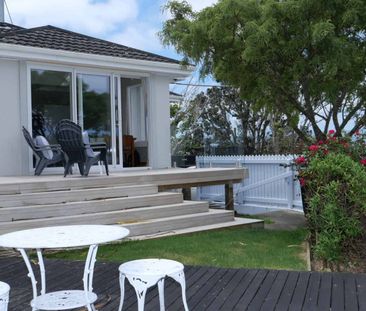 Expansive Five-Bedroom Home with Two Wings and Outstanding Wellingt... - Photo 4