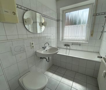 2-Zimmer-Wohnung mit Loggia in sehr gepflegtem Mehrfamilenhaus mit ... - Photo 3