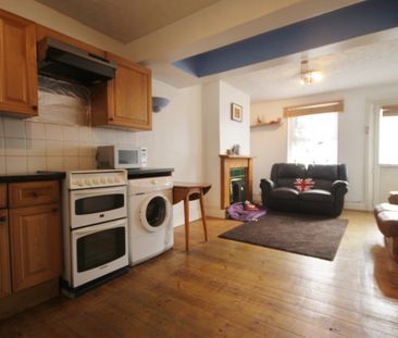 Station Road, Hounslow, Middlesex,TW3 - Photo 3