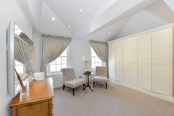 Perfectly designed contemporary mews house situated in the heart of Marylebone - Photo 1