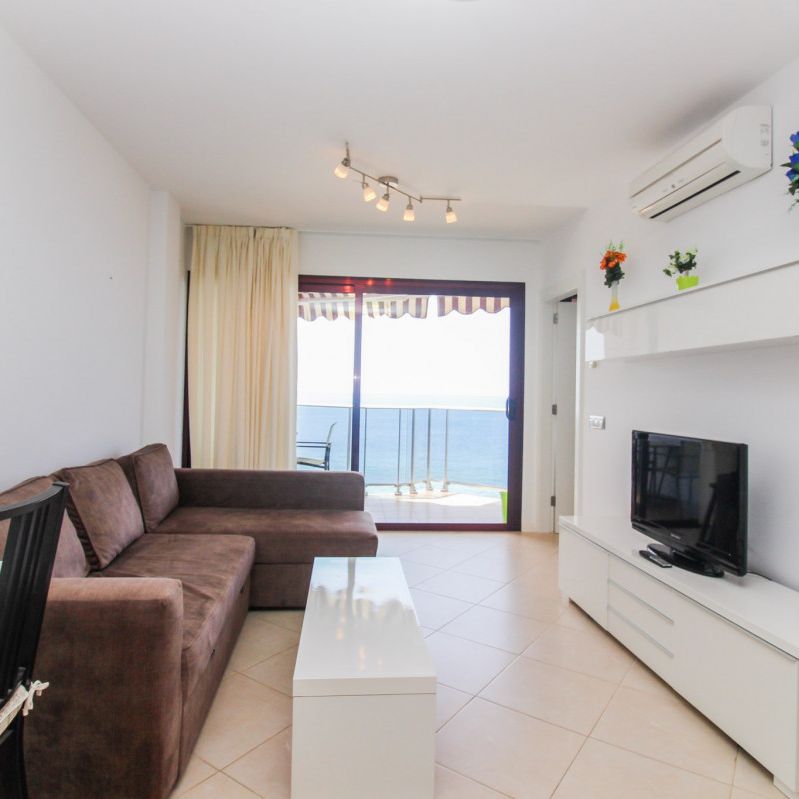 Apartment , seafront to rent in Vistamar, Arguineguín Casco, Gran Canaria with sea view - Photo 1