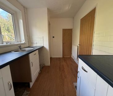 2 bedroom end of terrace house to rent - Photo 4