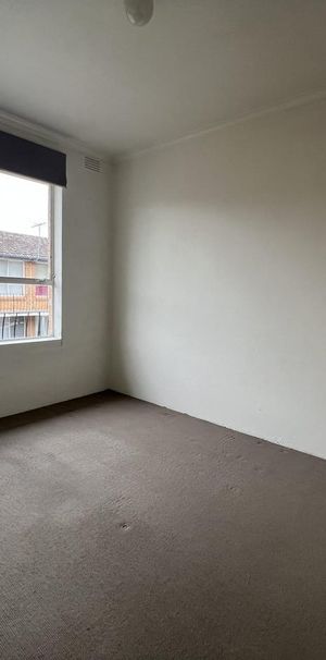 CHARMING ONE BEDROOM APARTMENT IN PRIME LOCATION - Photo 1