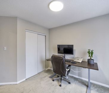 For Lease - 6098 Rowers Crescent, Mississauga, Ontario - Photo 4