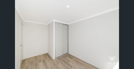 MODERN, STYLISH AND LOW MAINTENANCE 4 BEDROOM HOME! - Photo 2