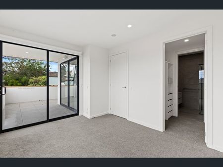 Brand-New Luxury Townhouse! - Photo 2