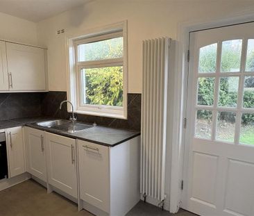 2 bedroom semi-detached house to rent - Photo 6