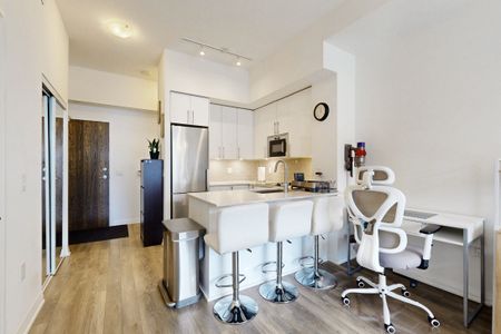 For Lease - 99 Eagle Rock Way Unit# 823, Vaughan, Ontario - Photo 2