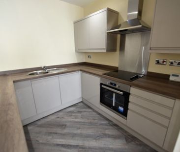 2 bedroom Flat in Woodsley Road, Leeds - Photo 3