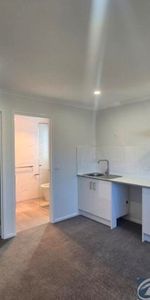 2 STUDIOS - bills included - Photo 3